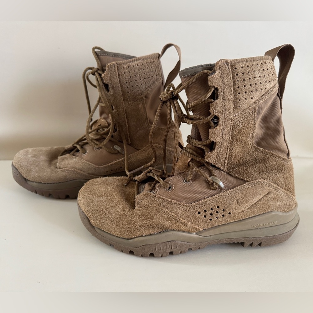 Nike SFB Field 2 Tactical Boots Coyote Tan Men’s 6 / Women’s 7.5